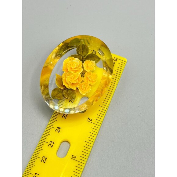 Vintage Reverse Carved Lucite Brooch Pin Yellow & Green Flowers Roses - Picture 7 of 7